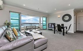 Spacious 3-Bed Waterfront Apartment